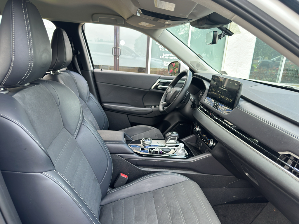 Used 2025 Mitsubishi Outlander SUV