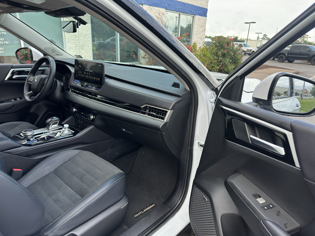 Used 2025 Mitsubishi Outlander SUV
