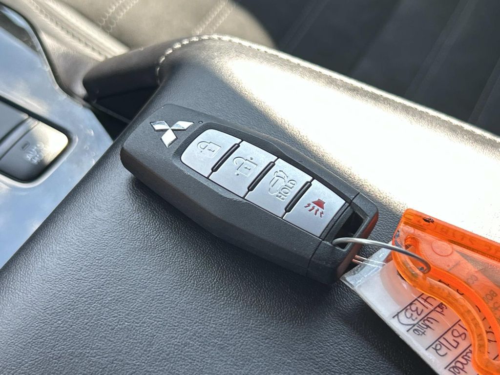 Used 2025 Mitsubishi Outlander SUV