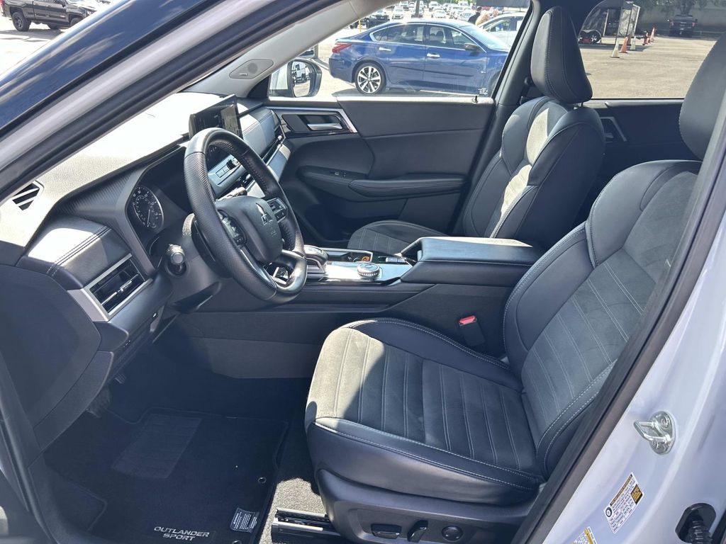 Used 2025 Mitsubishi Outlander SUV