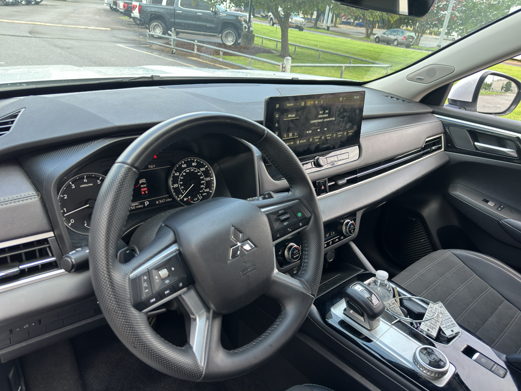 Used 2025 Mitsubishi Outlander SUV
