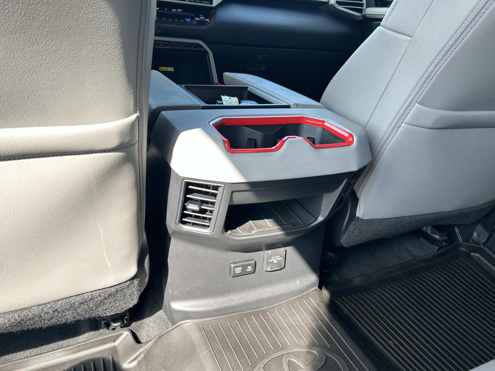 Vehicle photo 25