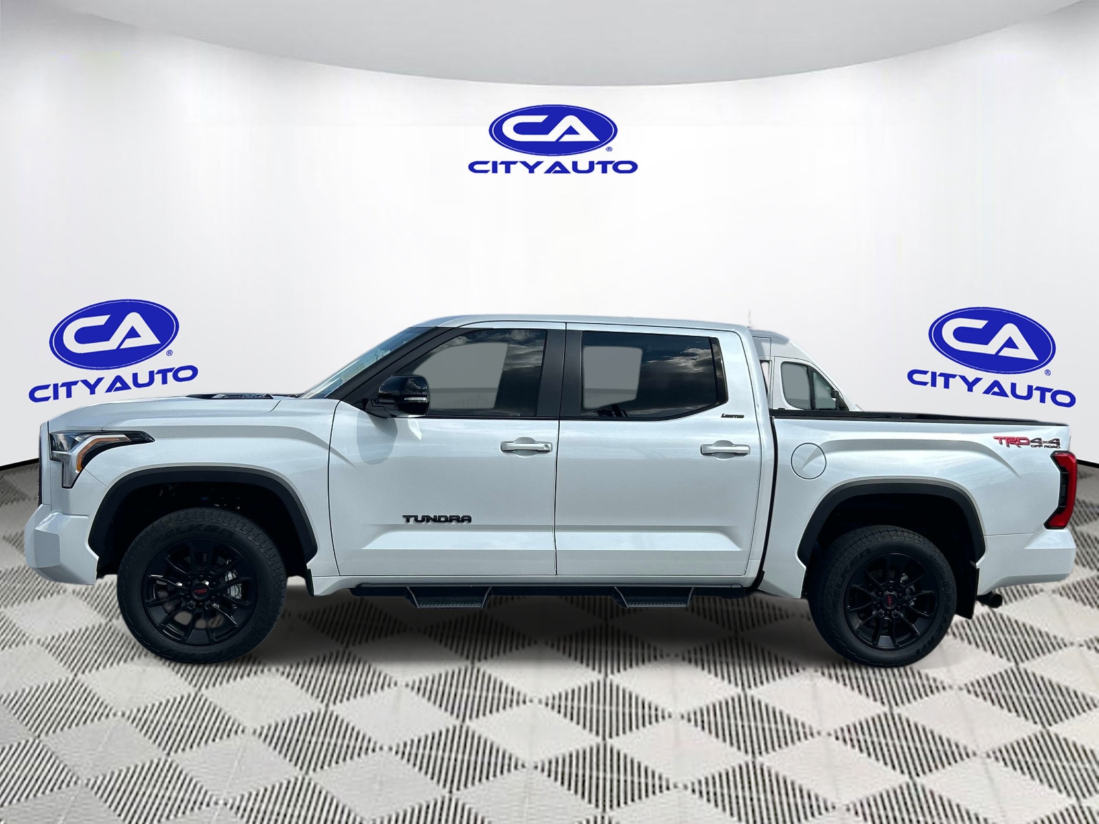 Vehicle photo 7