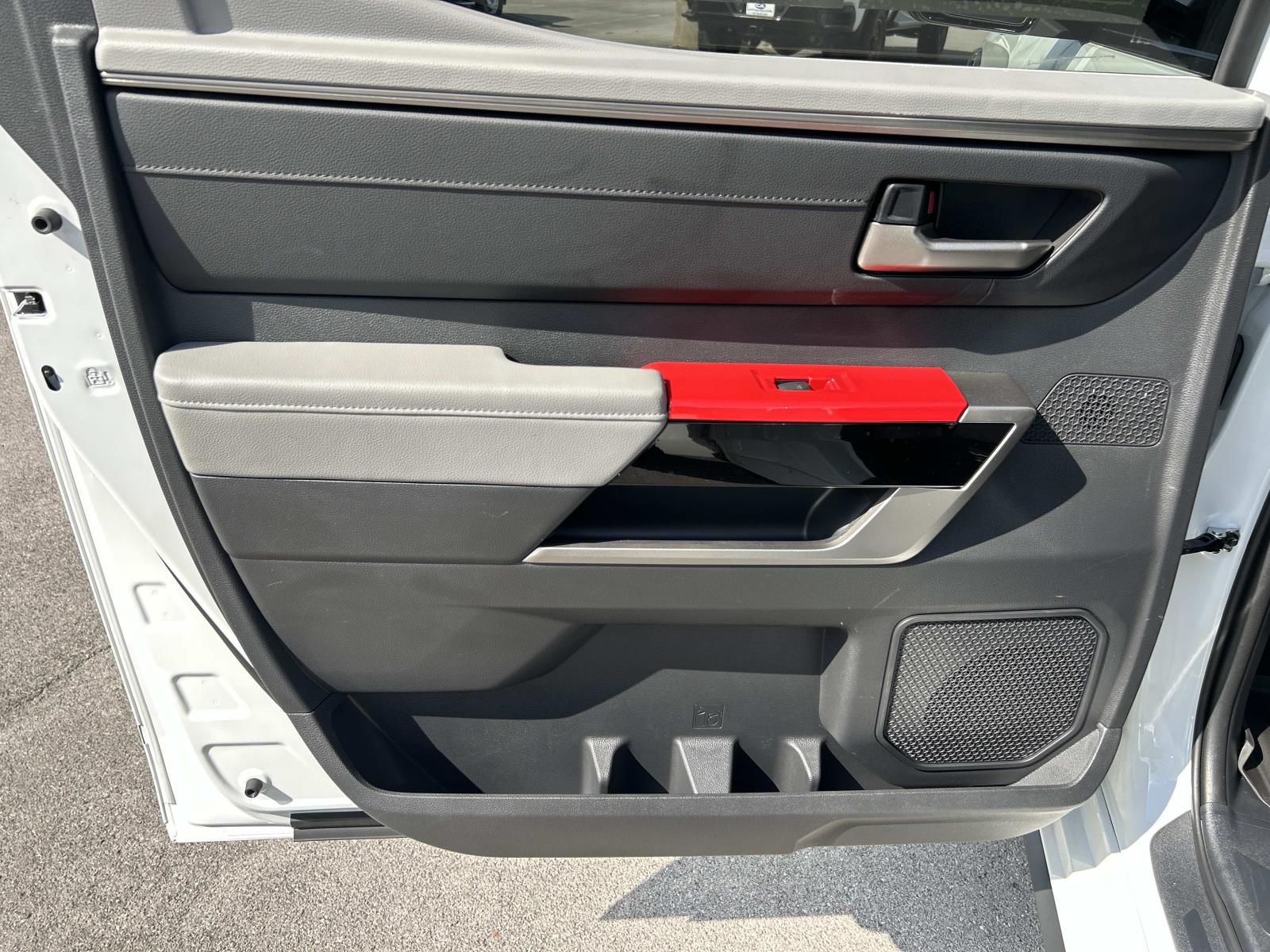 Vehicle photo 27