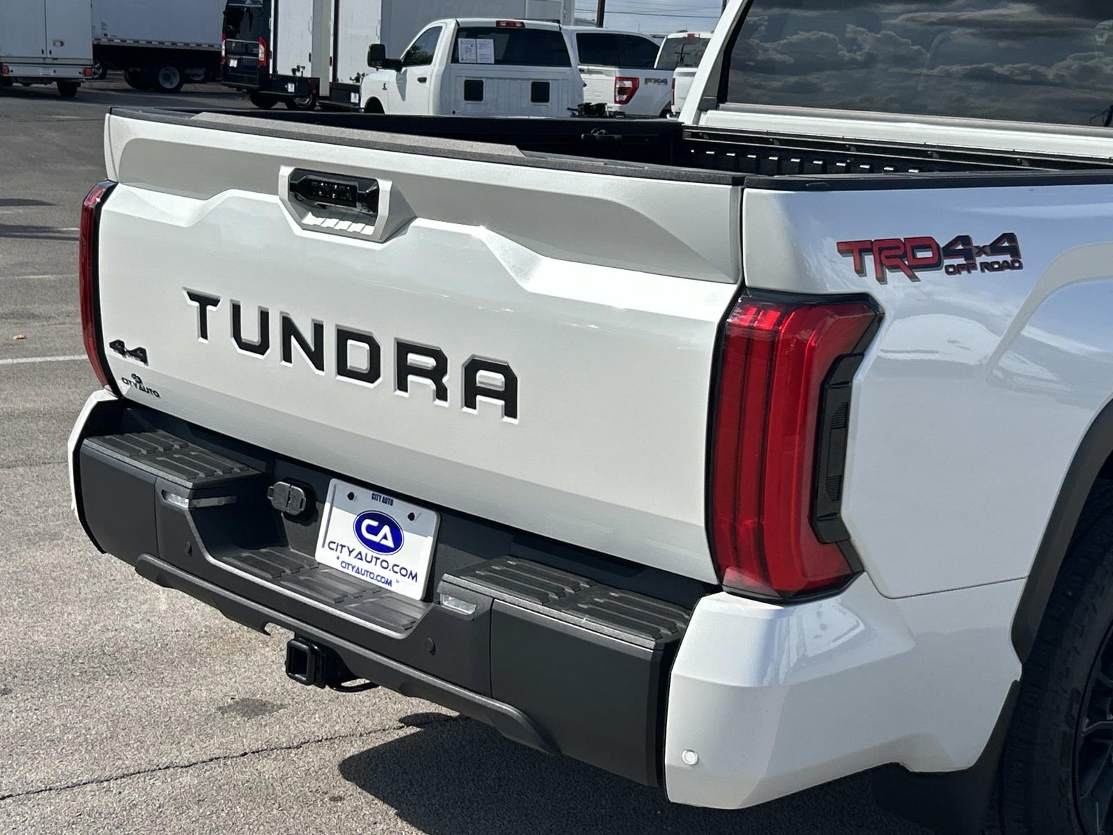 Vehicle photo 13