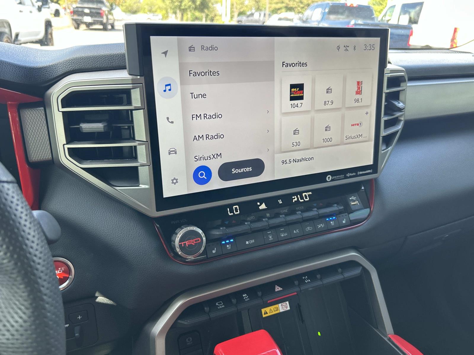 Vehicle photo 32