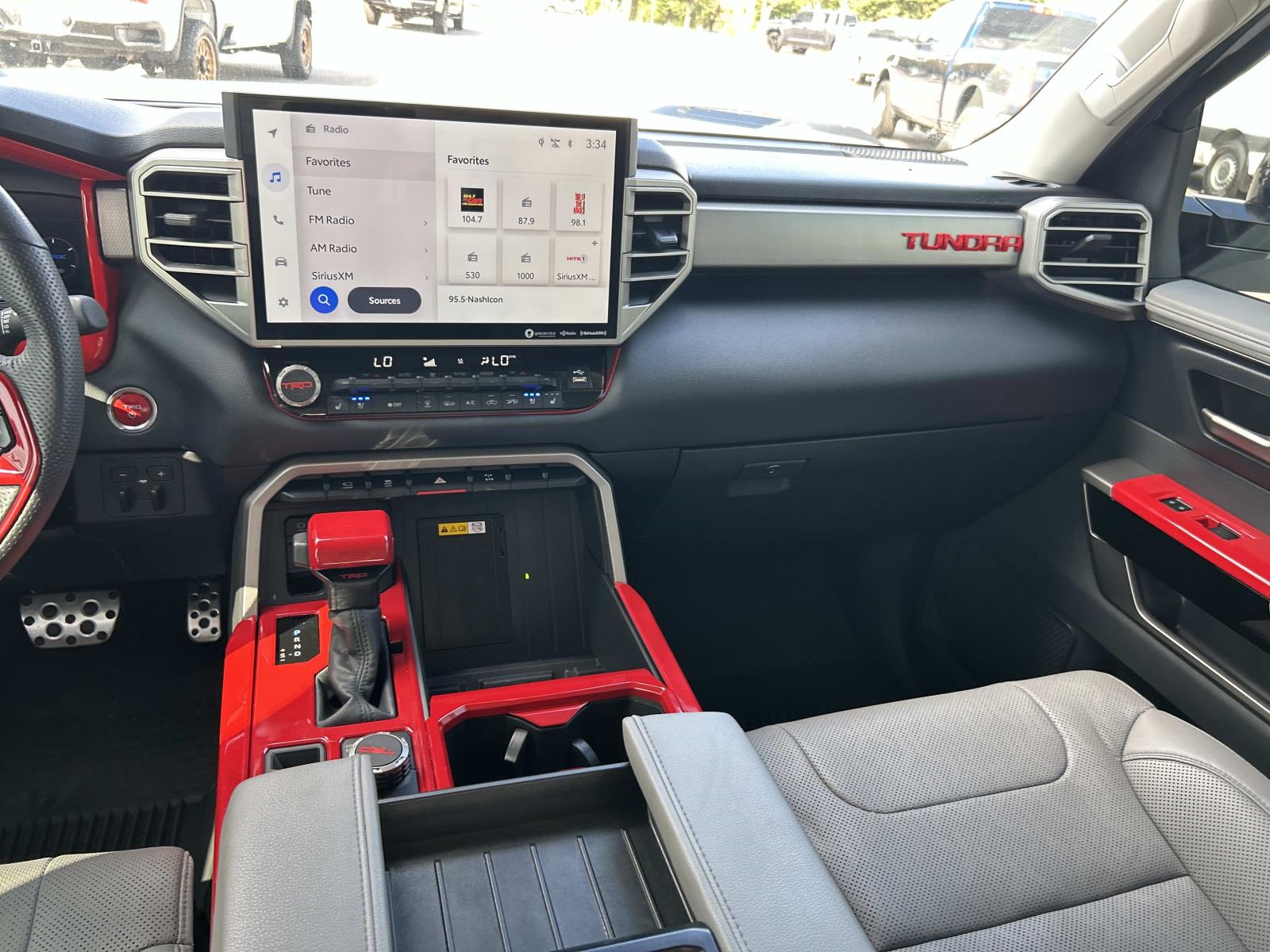 Vehicle photo 23