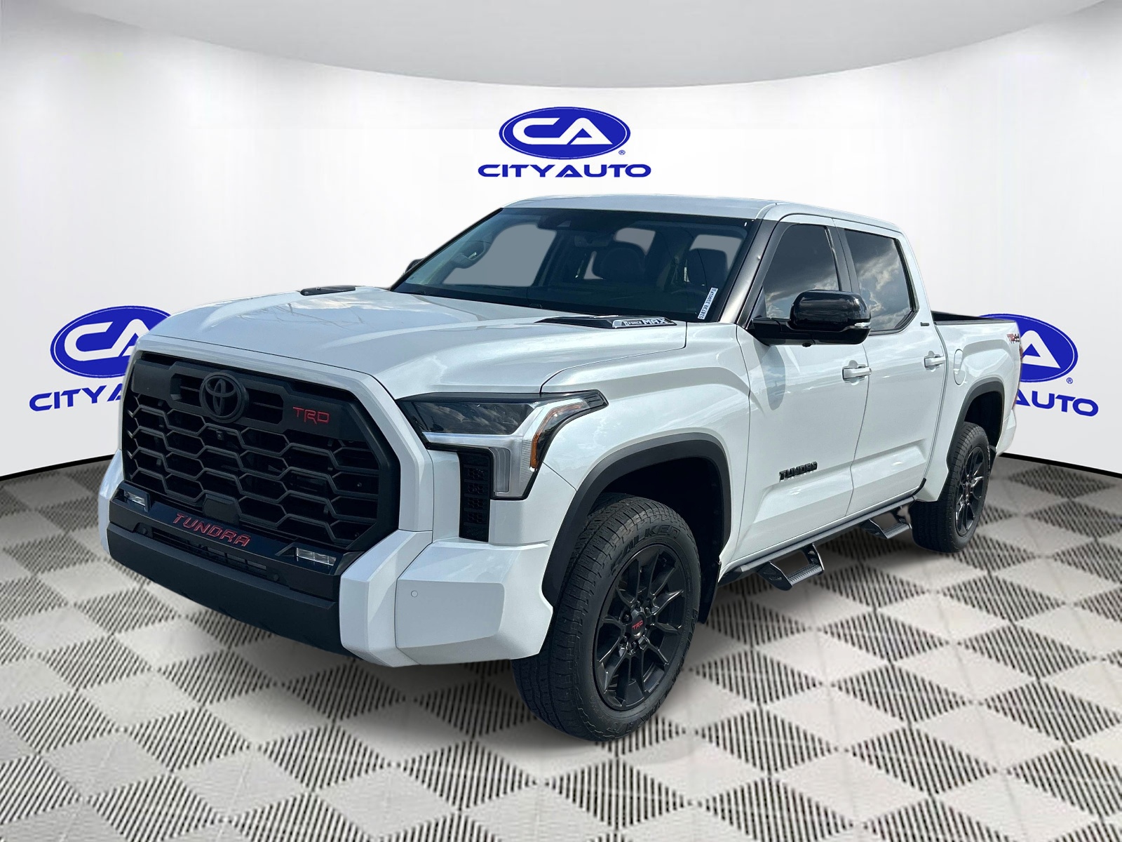 Vehicle photo 8