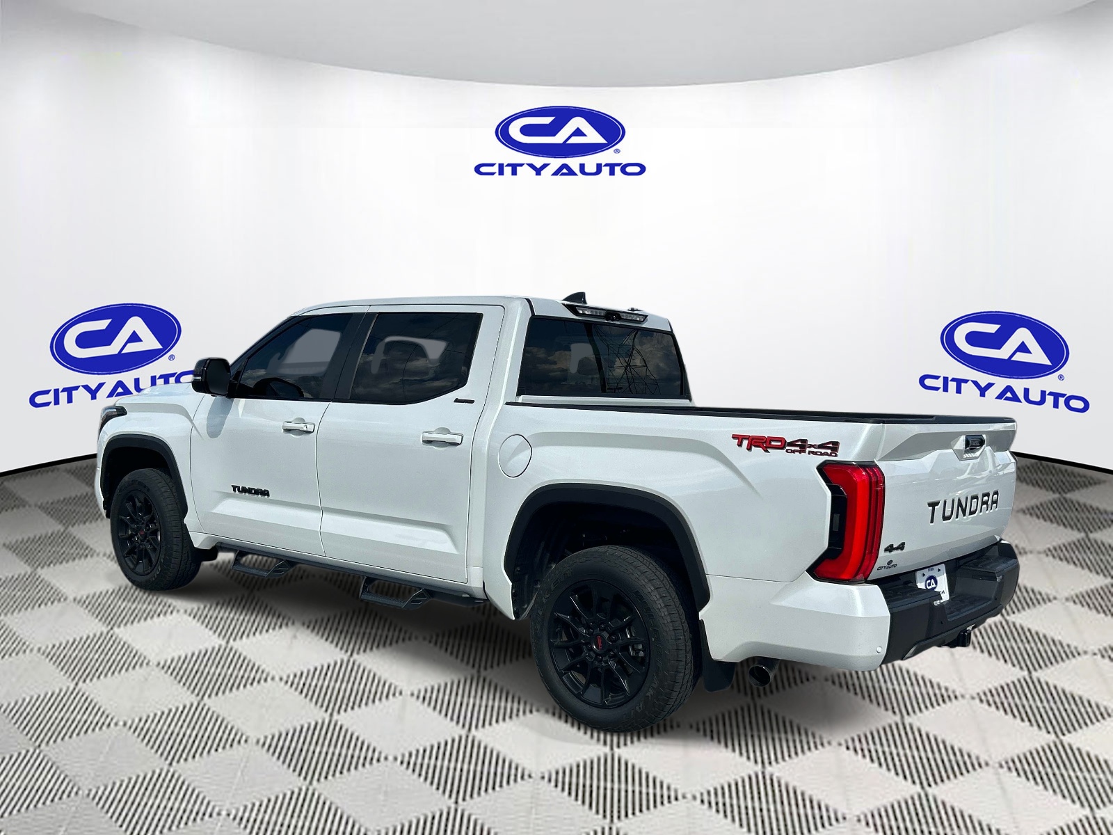 Vehicle photo 5