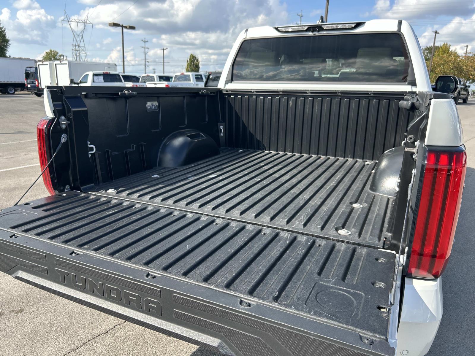 Vehicle photo 16