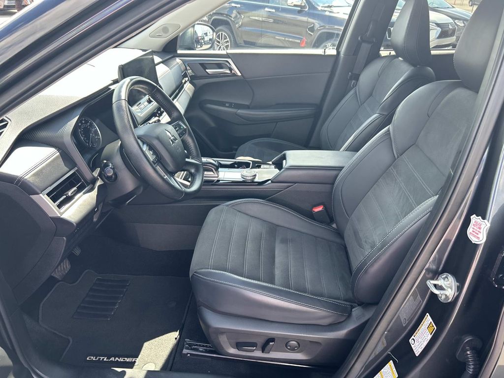 Used 2025 Mitsubishi Outlander SUV