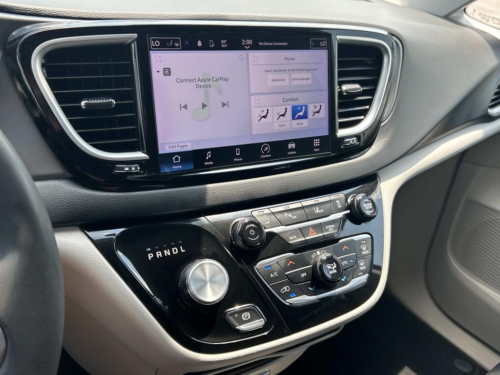 Used 2023 Chrysler Pacifica Van