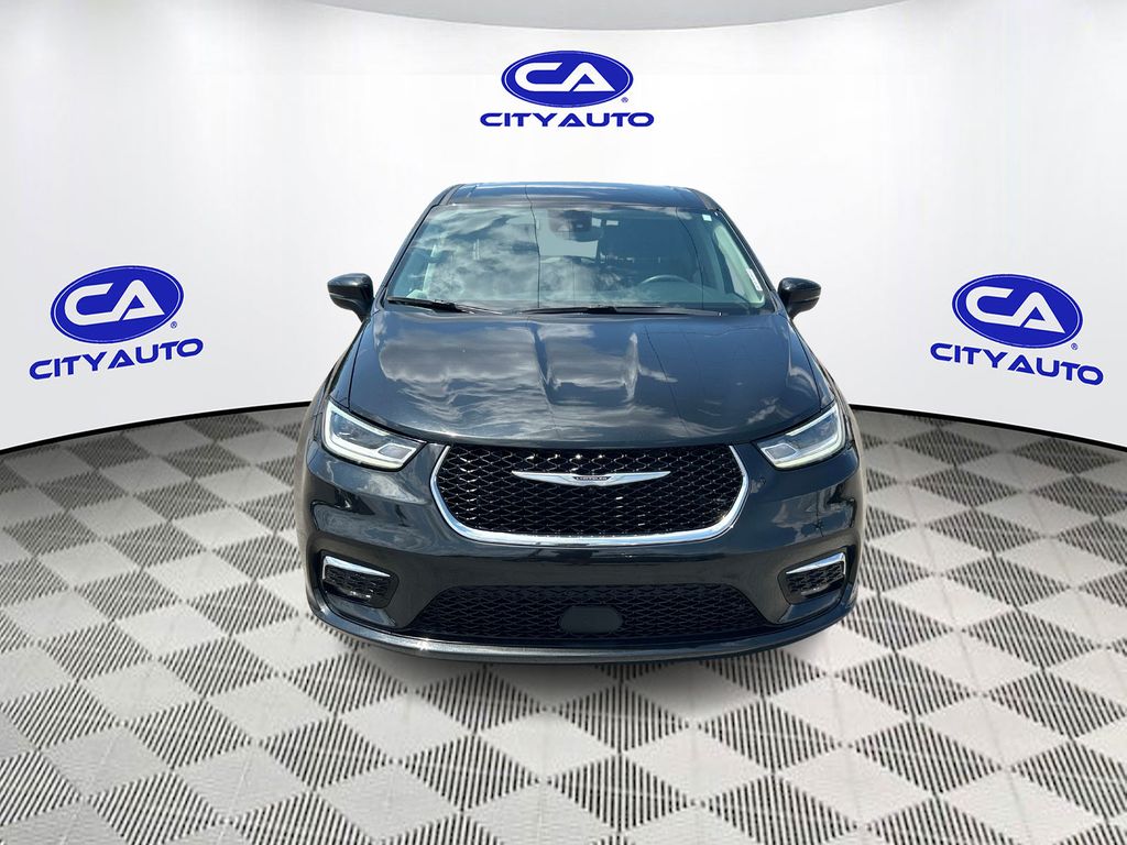 Used 2023 Chrysler Pacifica Van