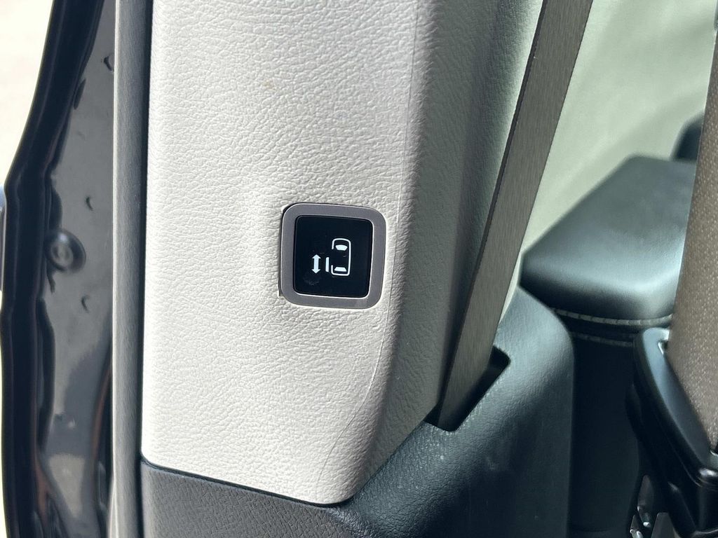 Used 2023 Chrysler Pacifica Van