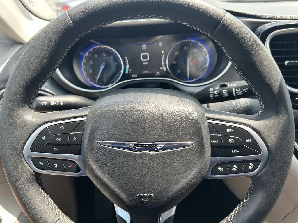 Used 2023 Chrysler Pacifica Van