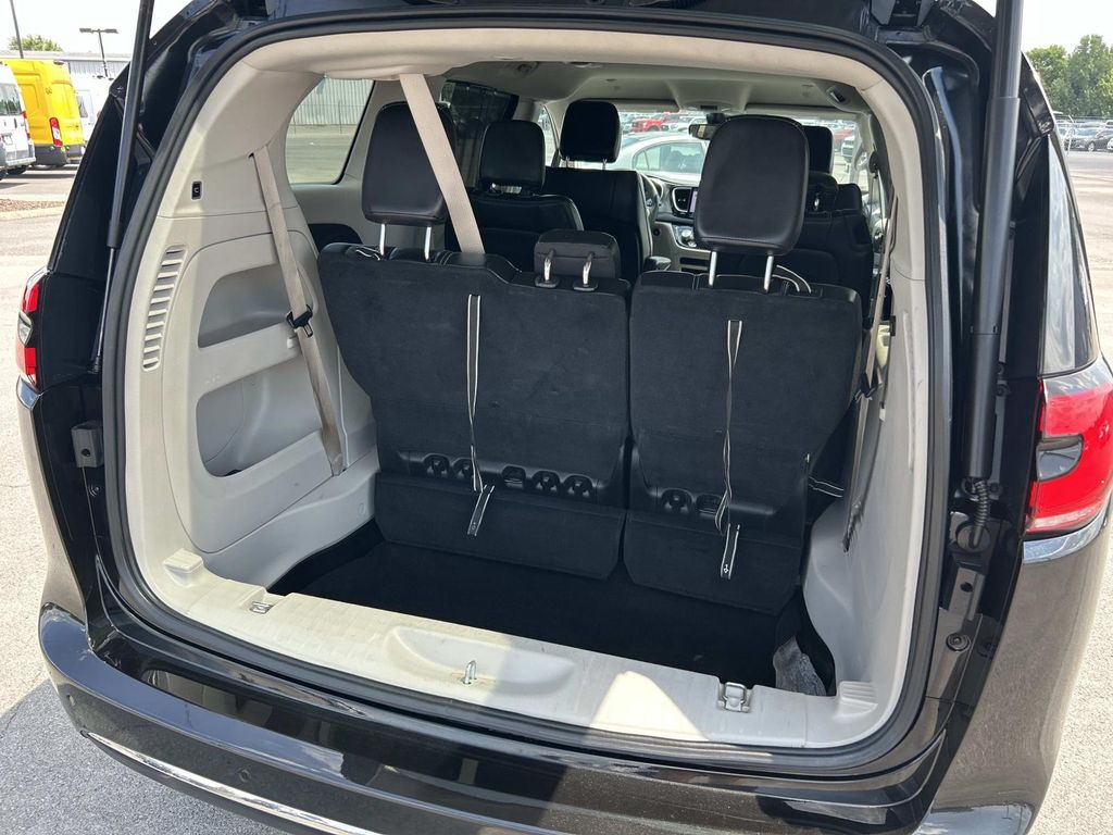 Used 2023 Chrysler Pacifica Van