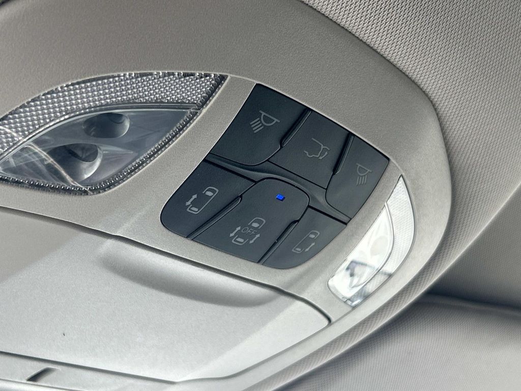 Used 2023 Chrysler Pacifica Van