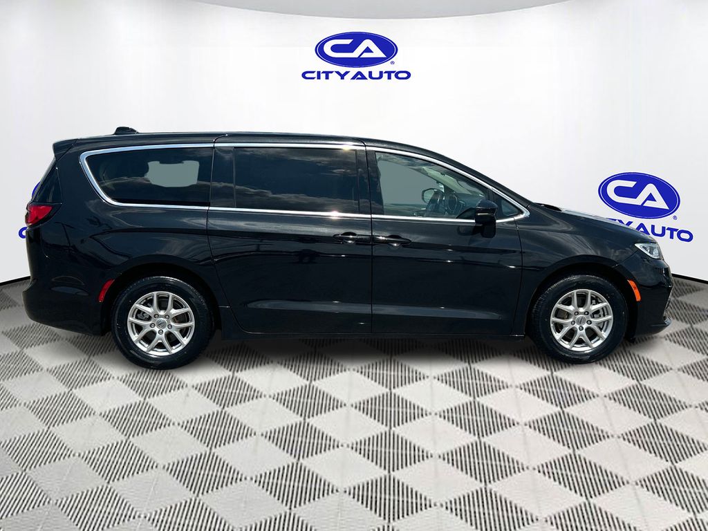 Used 2023 Chrysler Pacifica Van