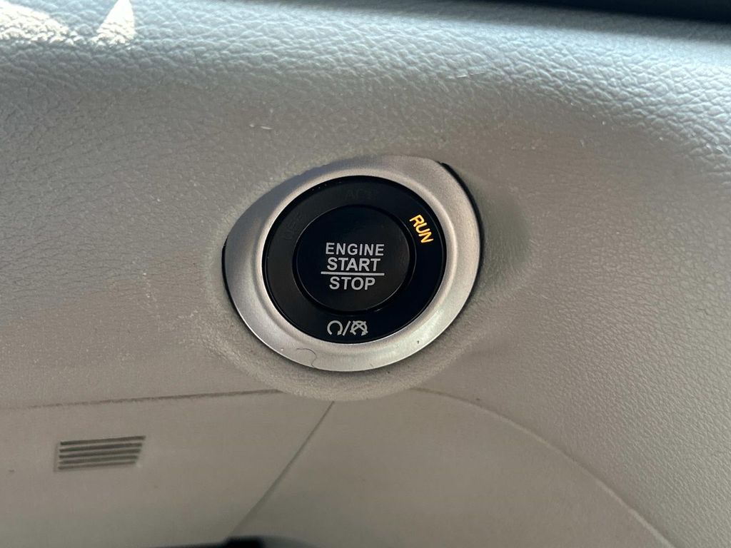 Used 2023 Chrysler Pacifica Van