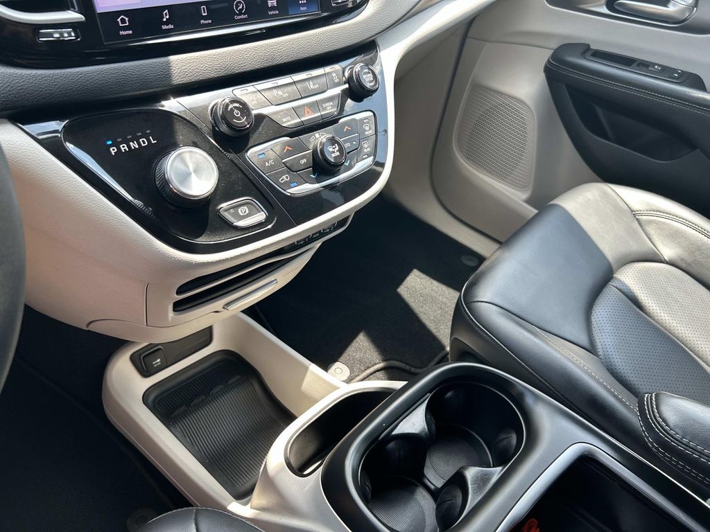 Used 2023 Chrysler Pacifica Van