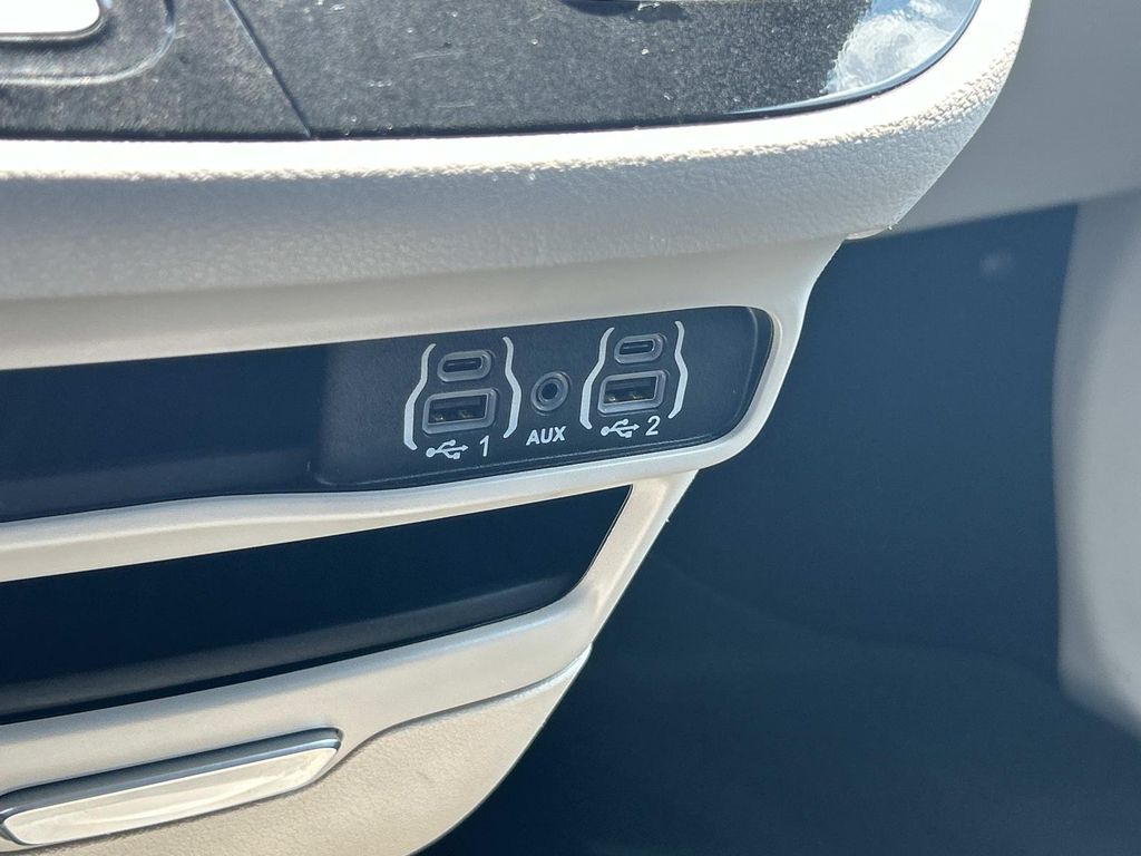 Used 2023 Chrysler Pacifica Van