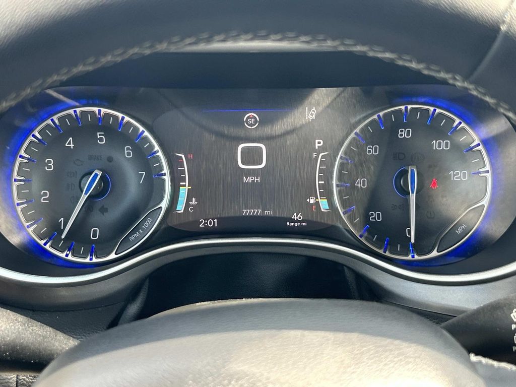 Used 2023 Chrysler Pacifica Van