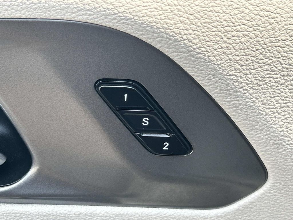 Used 2023 Chrysler Pacifica Van