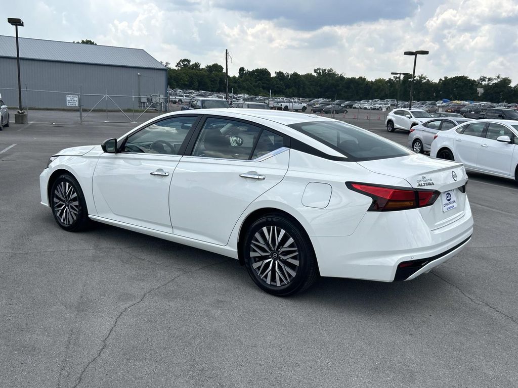 Used 2025 Nissan Altima Sedan