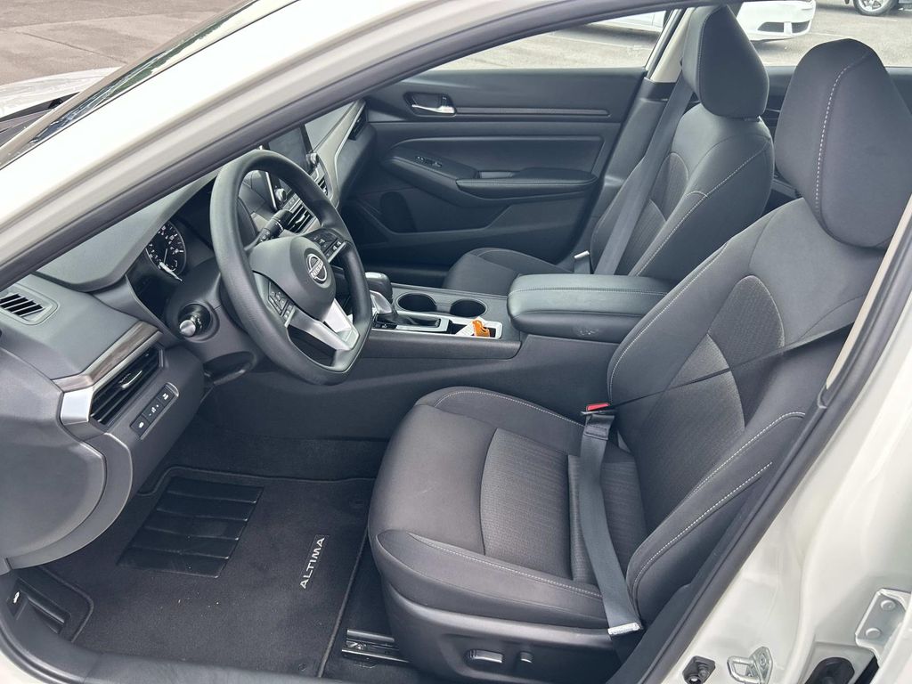 Used 2025 Nissan Altima Sedan