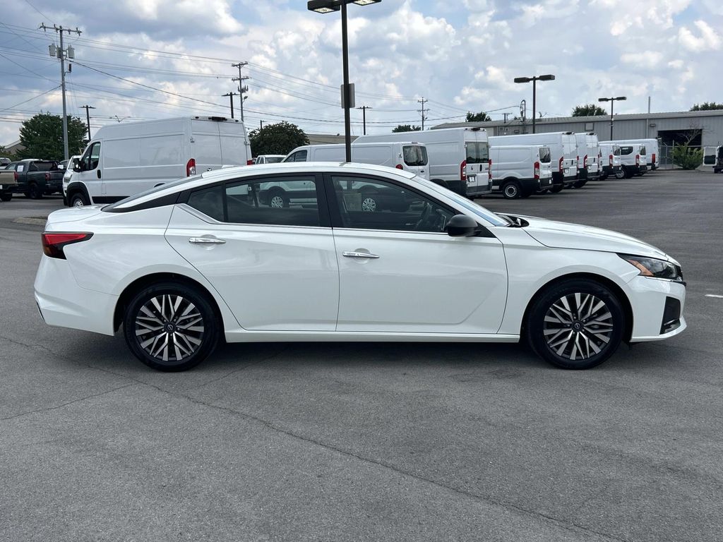 Used 2025 Nissan Altima Sedan