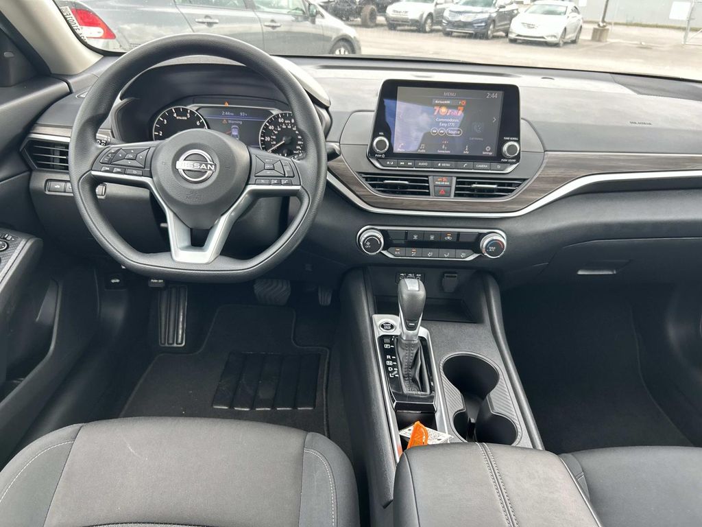 Used 2025 Nissan Altima Sedan