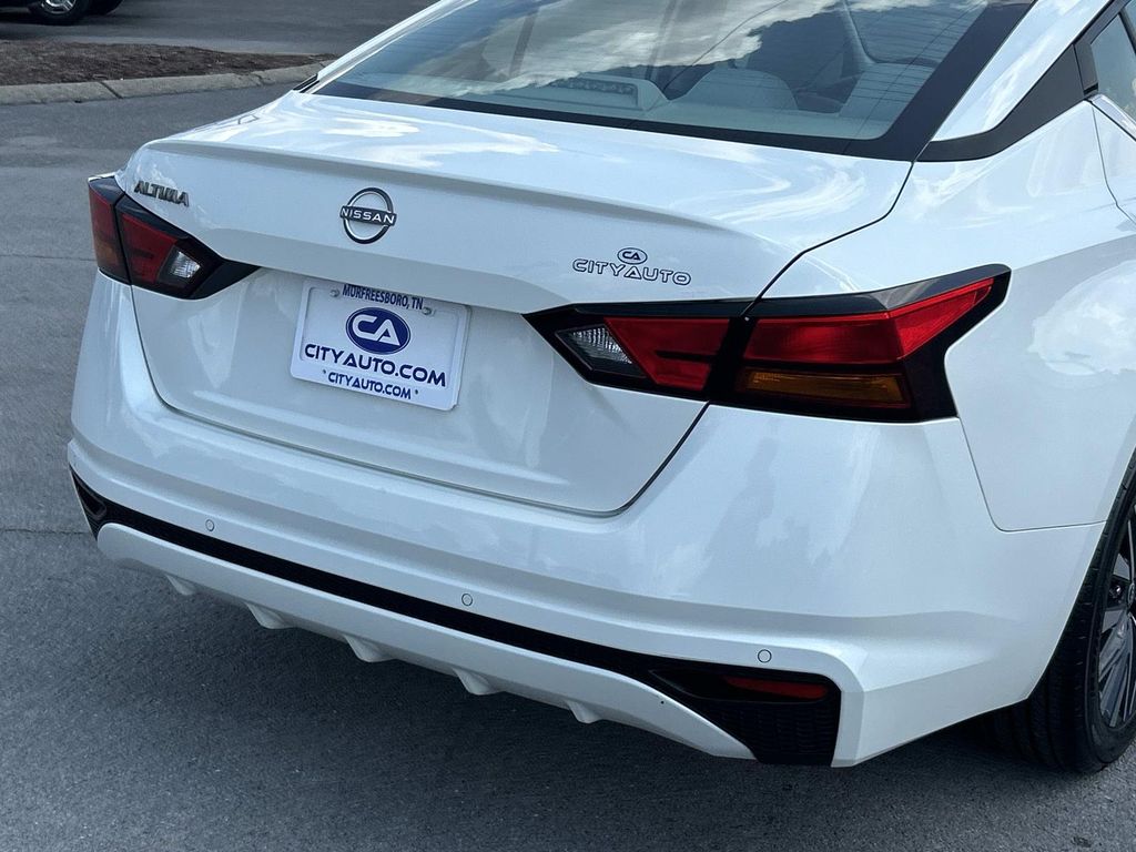 2025 Nissan Altima SV - Photo 13