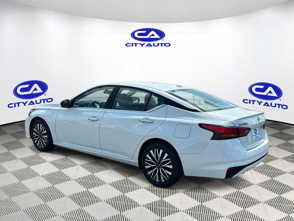 2025 Nissan Altima SV - Photo 5