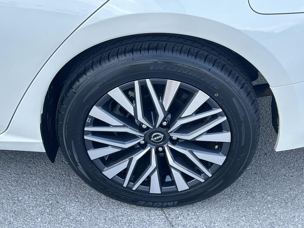 2025 Nissan Altima SV - Photo 14