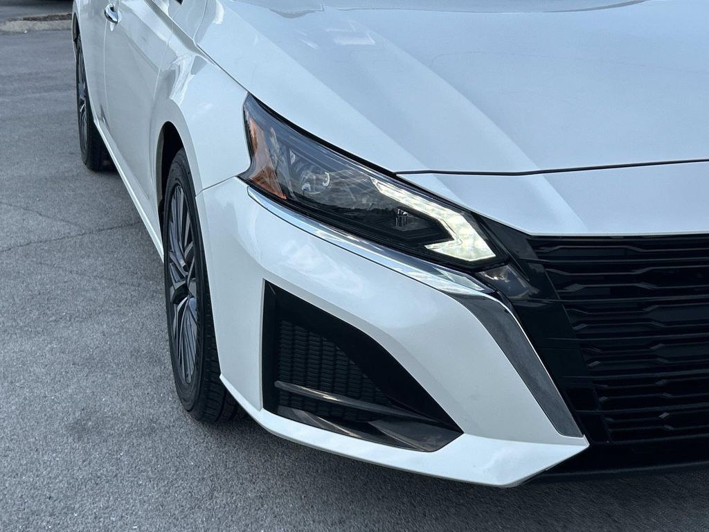 2025 Nissan Altima SV - Photo 11
