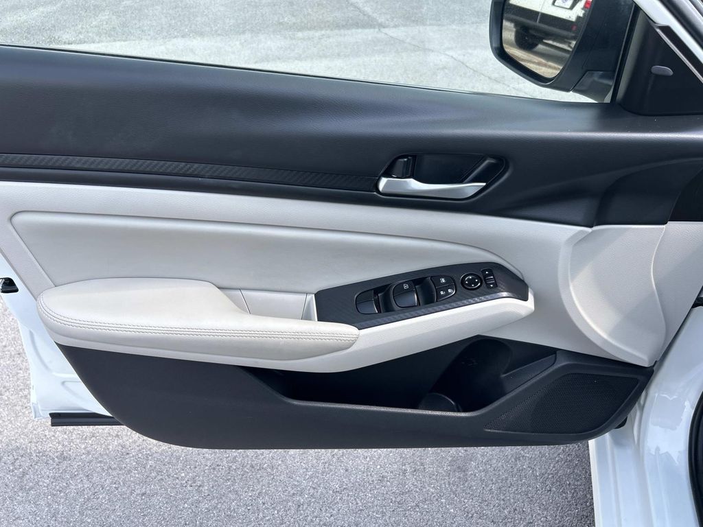 2025 Nissan Altima SV - Photo 25