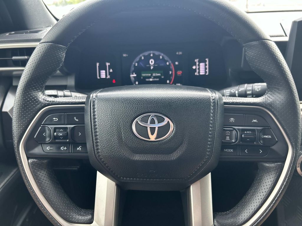 Vehicle photo 36