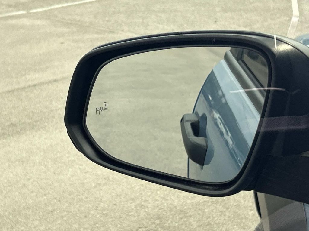 Vehicle photo 20