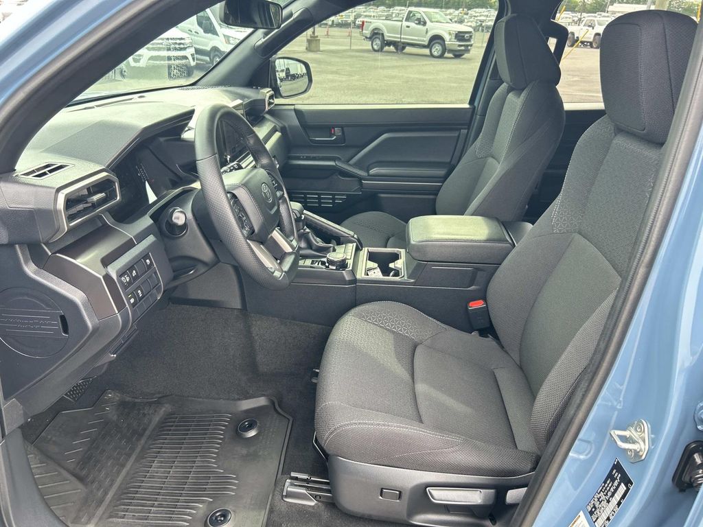 Vehicle photo 28