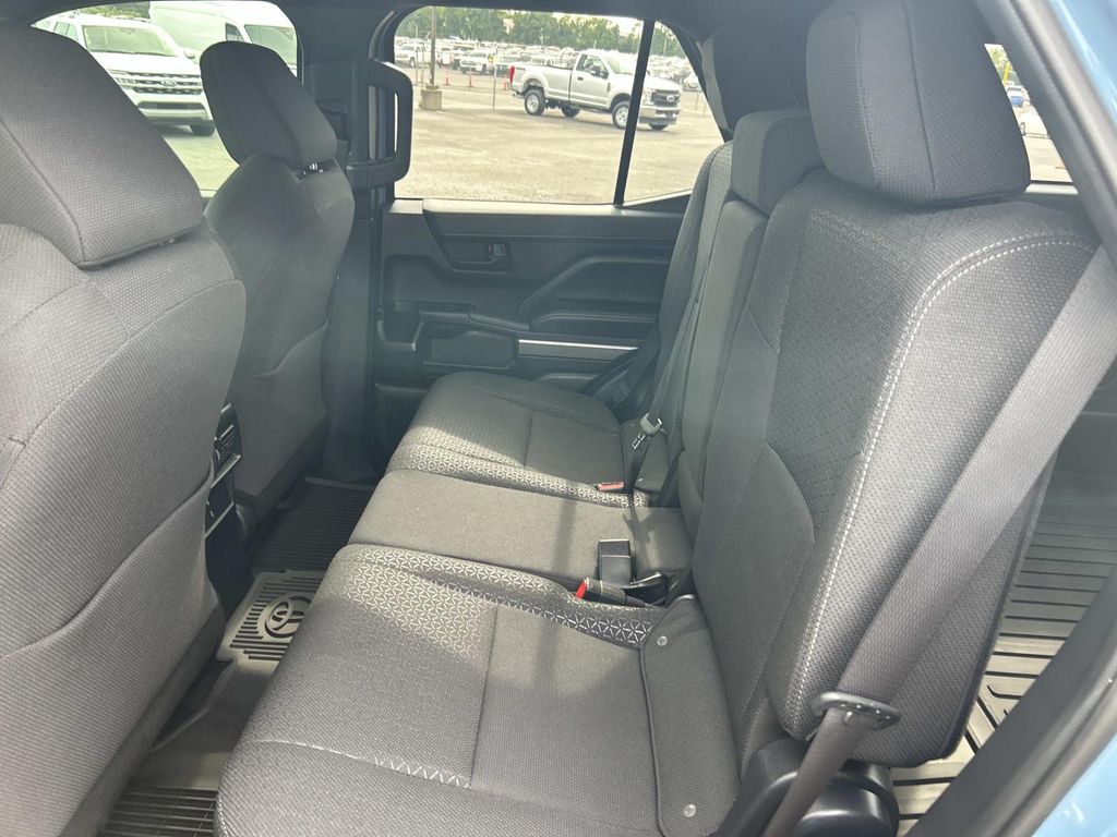 Vehicle photo 26