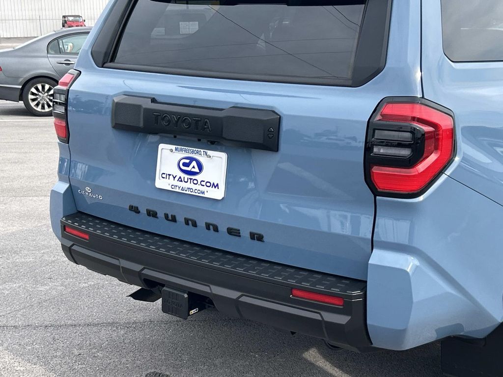Vehicle photo 13
