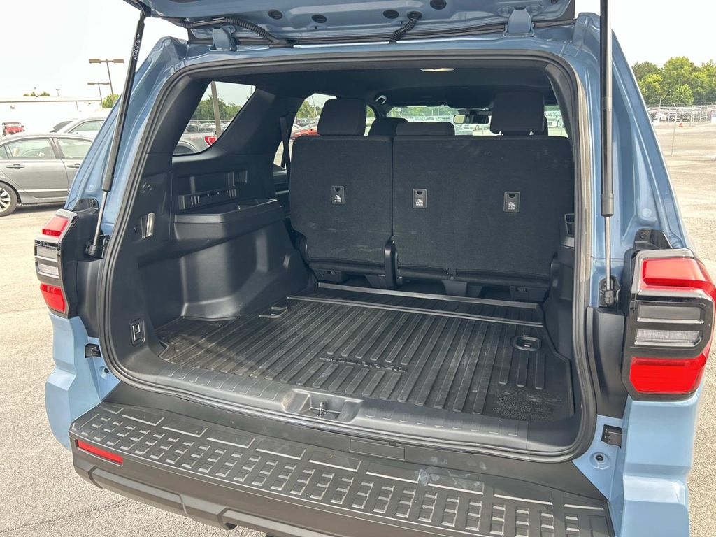 Vehicle photo 14