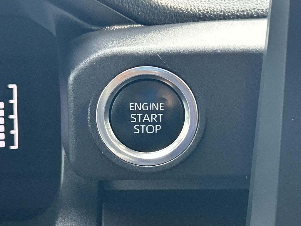Vehicle photo 32