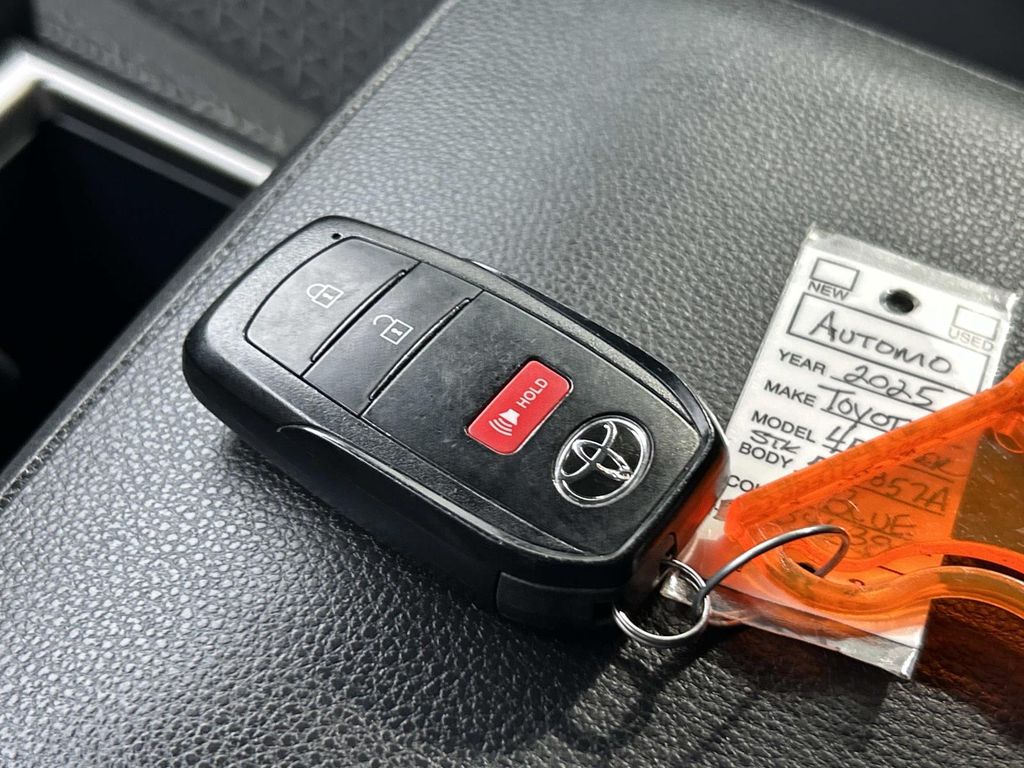 Vehicle photo 35