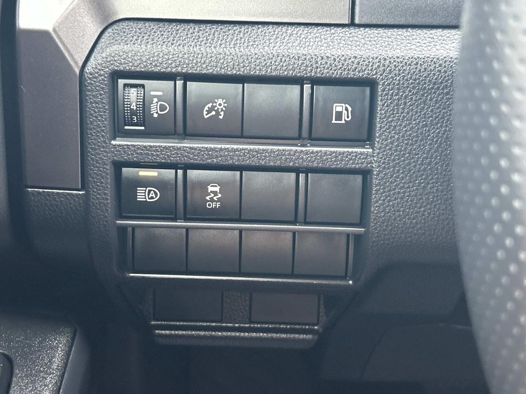 Vehicle photo 37