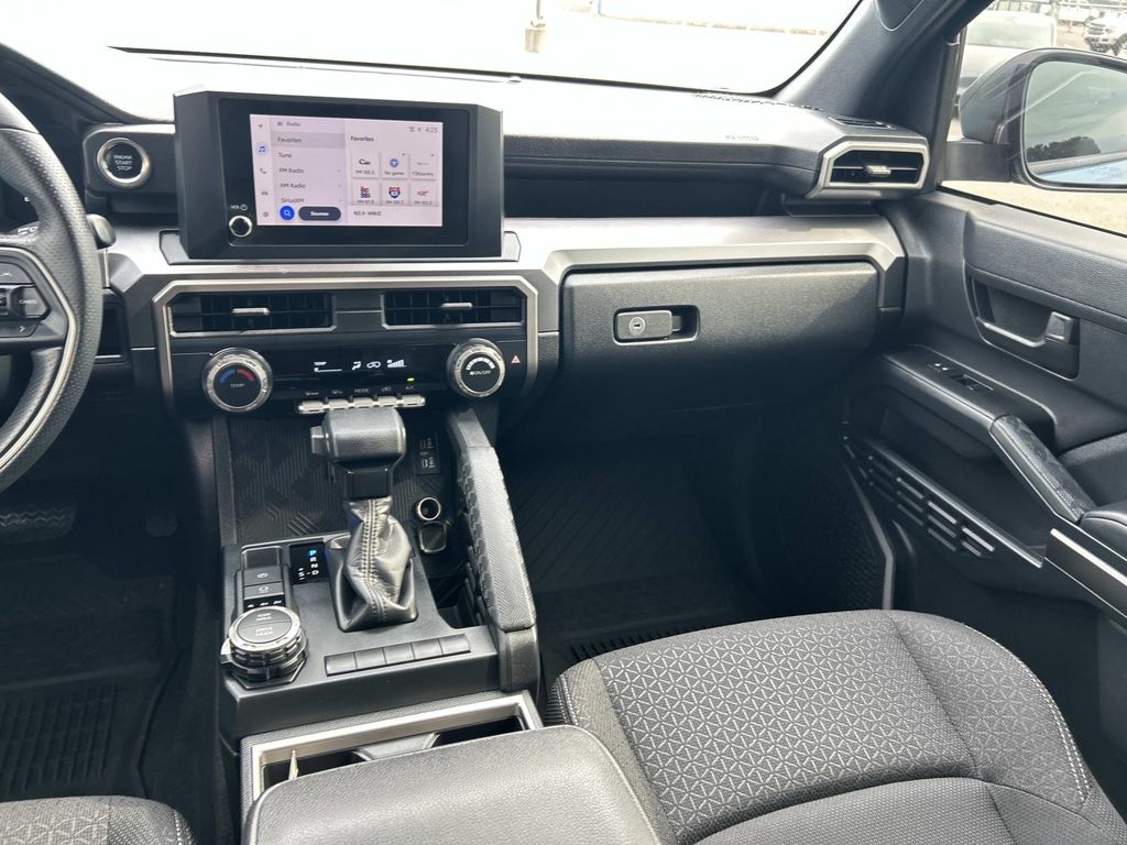 Vehicle photo 23