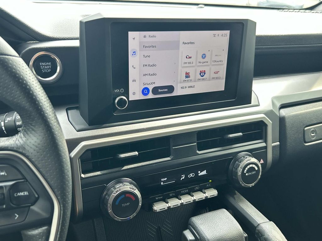 Vehicle photo 30