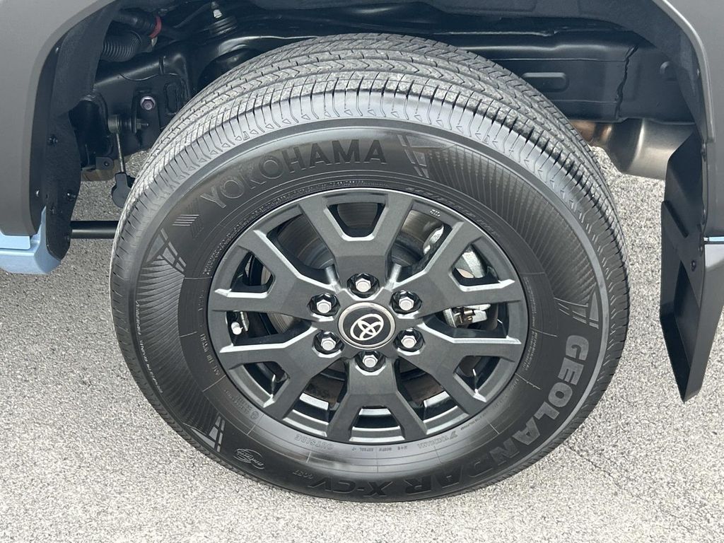Vehicle photo 16