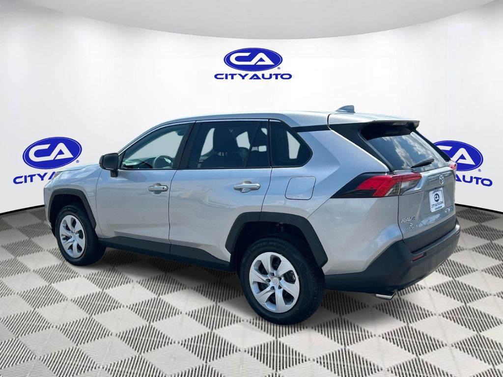 Vehicle photo 5