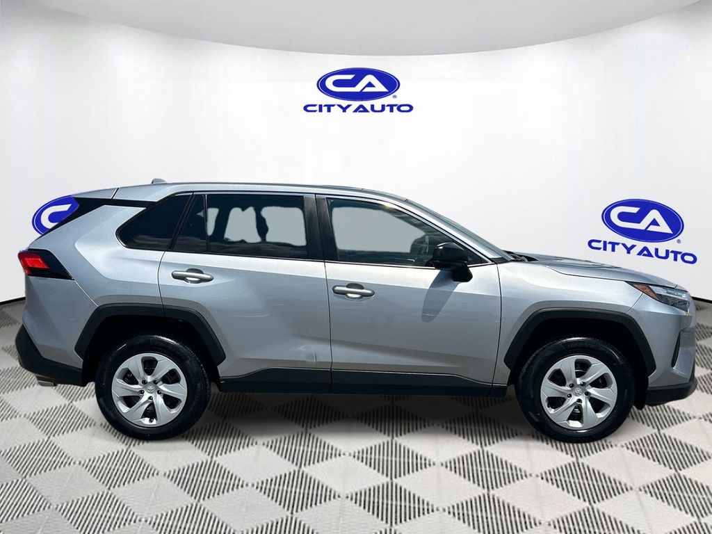 Vehicle photo 2
